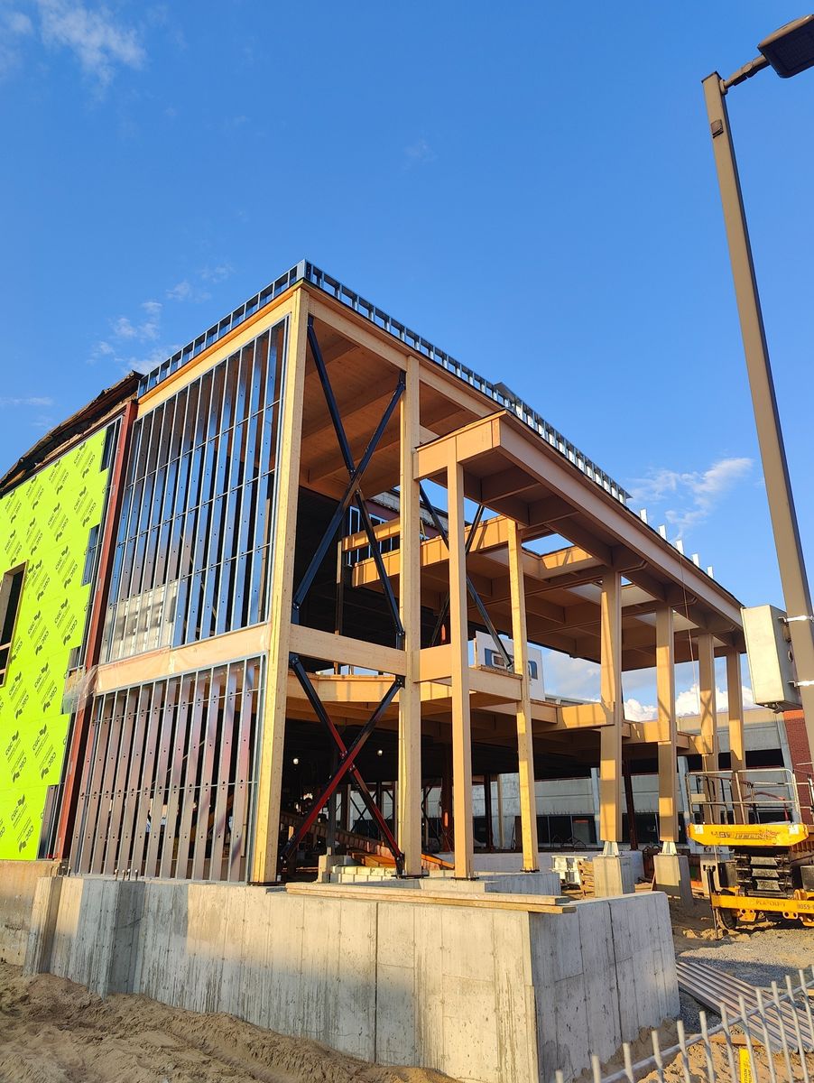 Travaux - Extérieur d'un projet de Structures Lamellé-collé près de Trois-Rivières/Shawinigan (Mauricie) de Ambiance Bois Structure