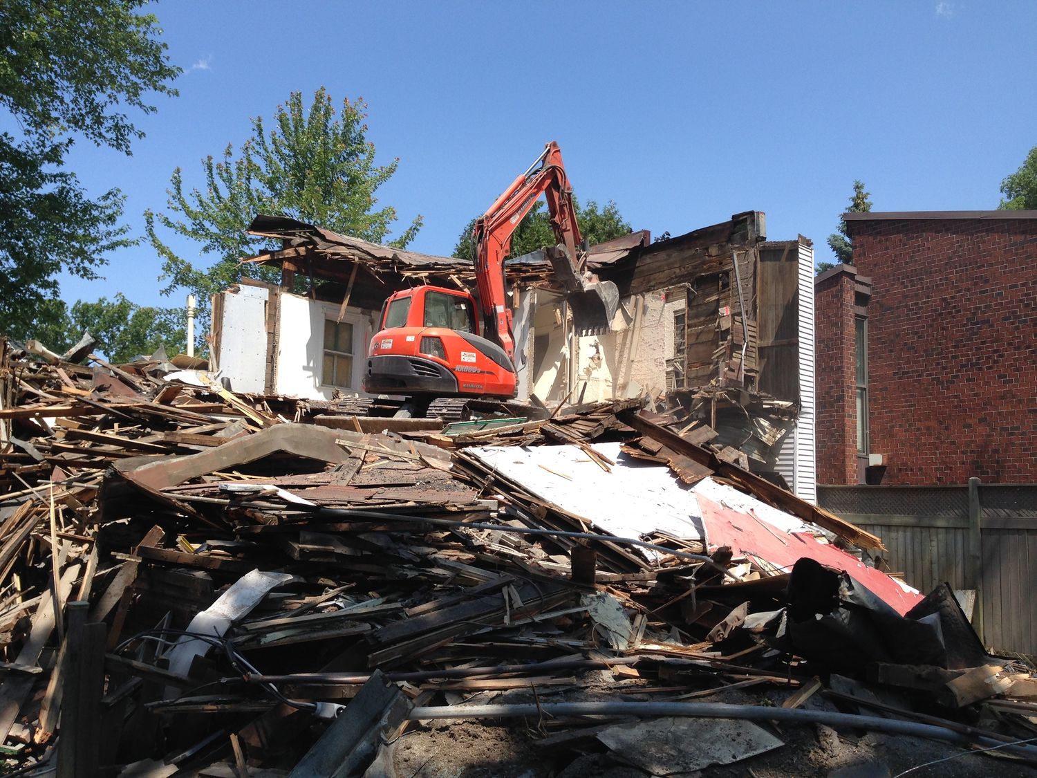Travaux - Extérieur d'un projet de Maisons unifamiliales près de Montréal/Laval/Longueuil (Grand Montréal) de Les Constructions du Patrimoine J.S. INC.