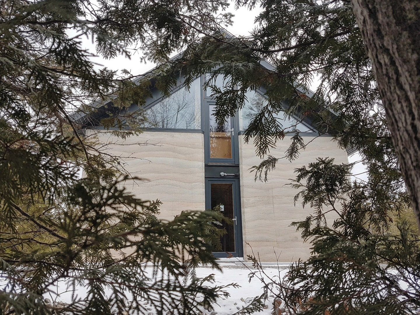 Exterior Finishes from a Clay walls (Rammed Earth) project near Barrie by Aerecura Sustainable Builders