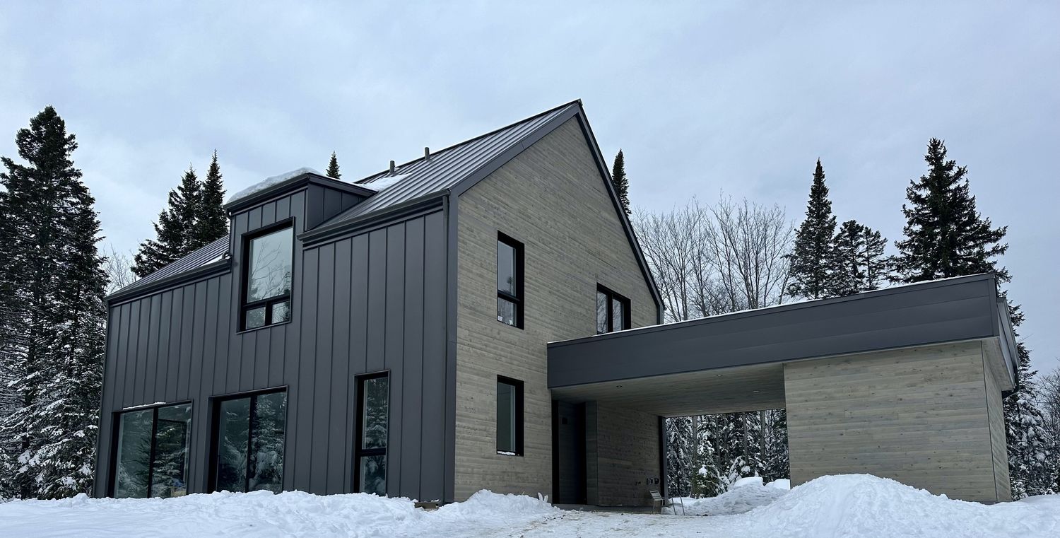 Fachada frontal de un proyecto de tipo Viviendas unifamiliares cerca de Montreal (Gran Montreal) por Toundra construction