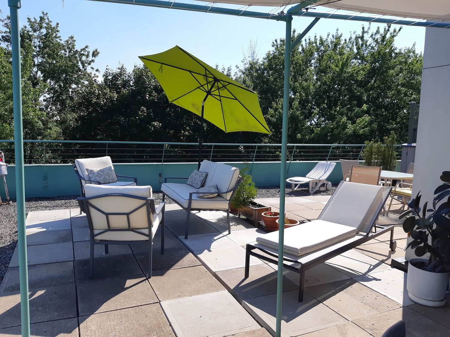 Rooftop Terrace from a Property Valuations project near Montreal (Greater Montreal) by Pascalline Quaedvlieg, real estate broker at IMM agence immobilière
