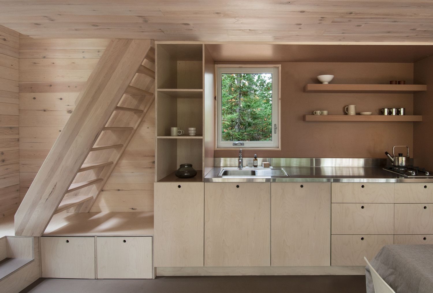 Kitchen from a Tiny Houses project near Gatineau (Outaouais) by Atelier L'Abri