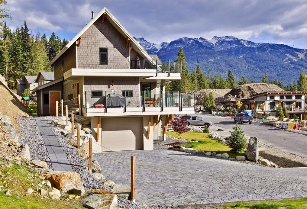 Façade avant d'un projet de Maisons unifamiliales près de Squamish - Whistler de RDC Fine Homes