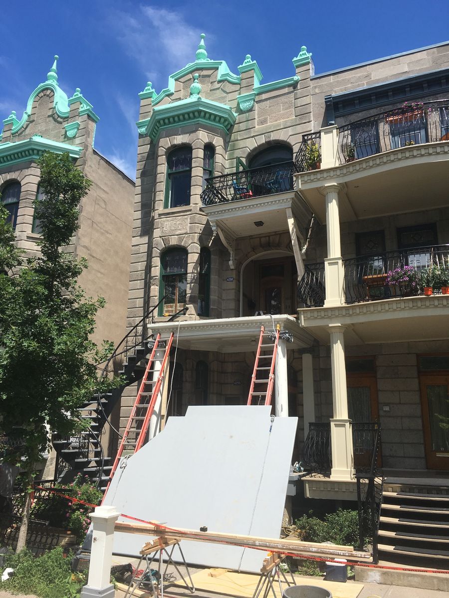 Construcción de exteriores de casas de un proyecto de tipo Edificios de departamentos y rascacielos cerca de Montreal (Gran Montreal) por Les Constructions du Patrimoine J.S. INC.