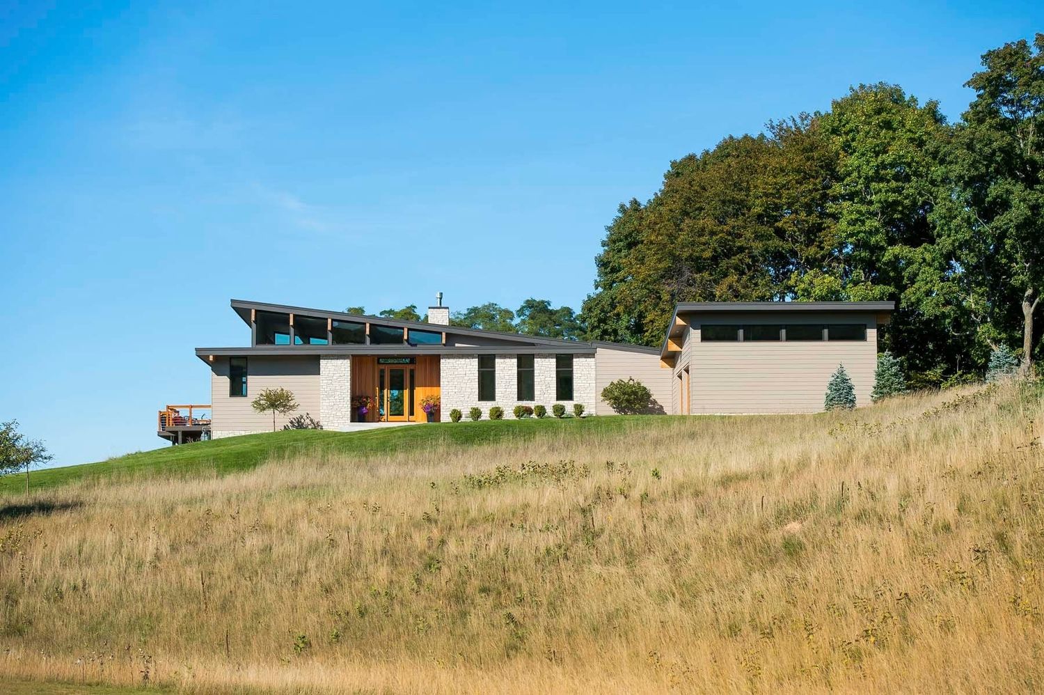 Fachada frontal de un proyecto de tipo Casas Prefabricadas y modulares cerca de Jackson - Meridian por Lindal Cedar Homes