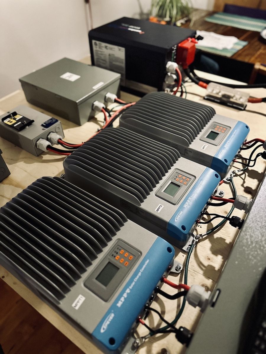 Mécanique du bâtiment d'un projet de Systèmes autonomes photovoltaïques près de Sherbrooke (Estrie) de Alternative Solaire inc.