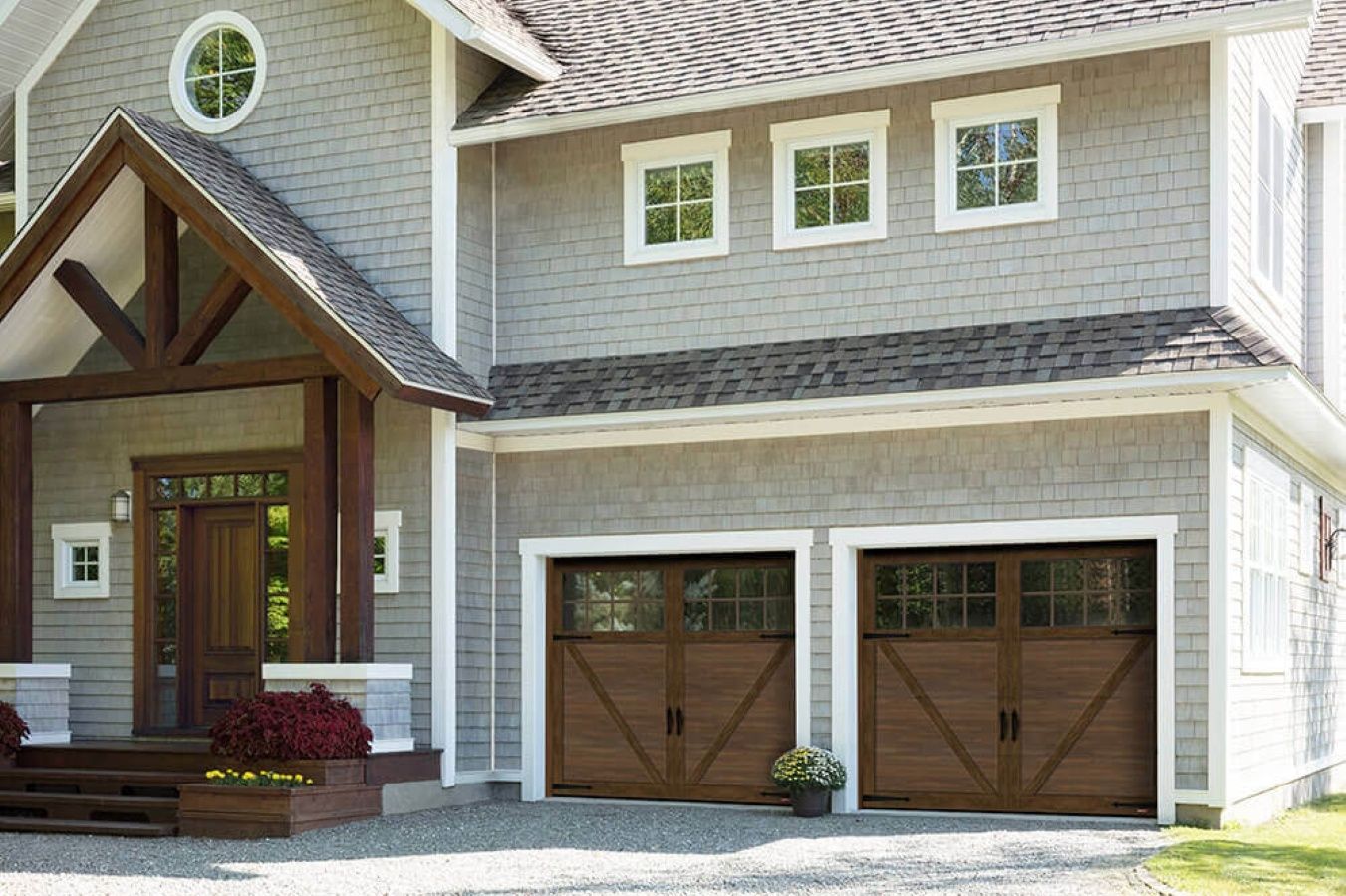 Garage et cabanon d'un projet de Portes de garage près de Montréal/Laval/Longueuil (Grand Montréal) de Portes de Garage Turcotte Ltée