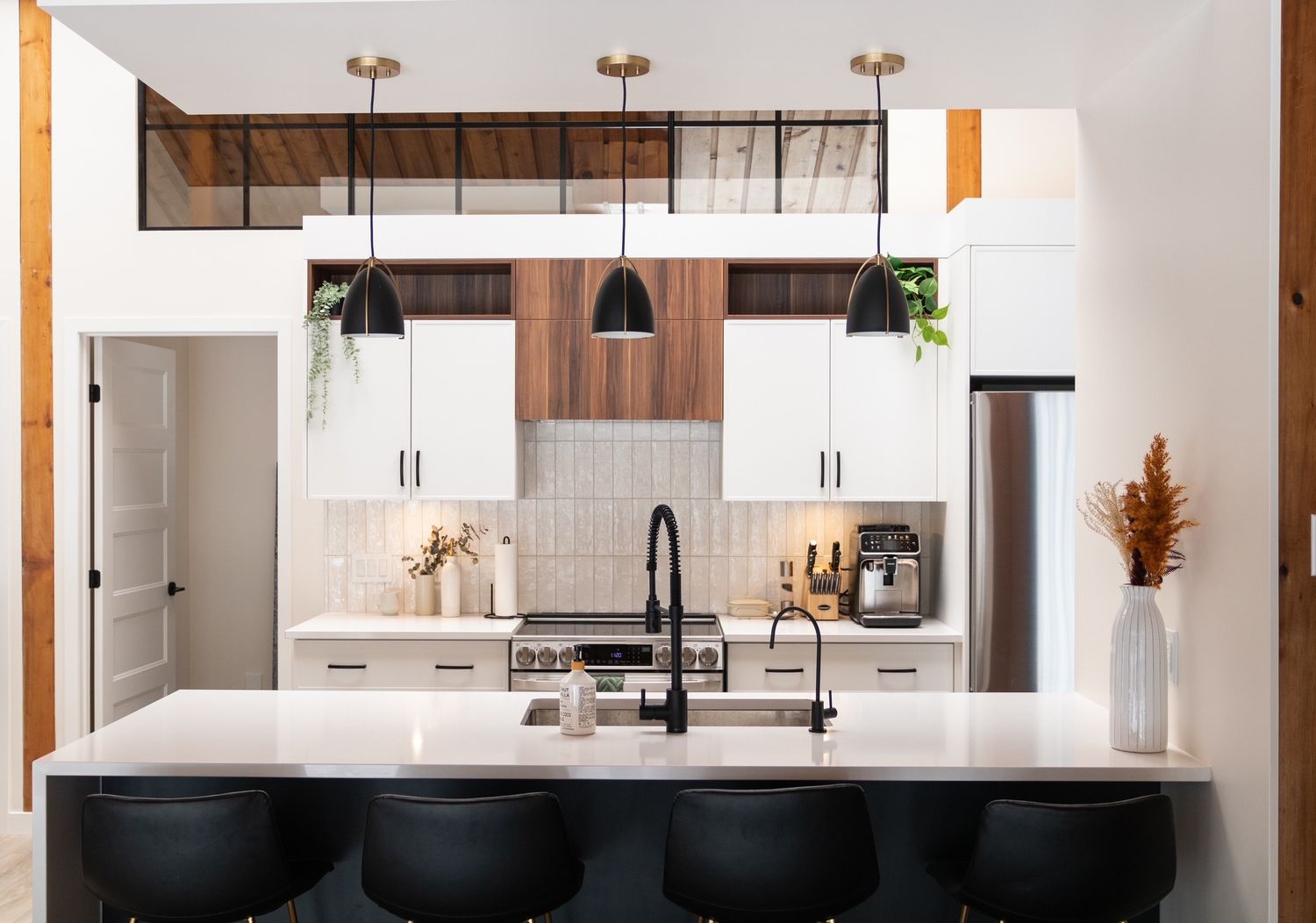 Cuisine d'un projet de Maisons unifamiliales près de Saint-Jean-sur-Richelieu (Montérégie) de FD Architecture inc.