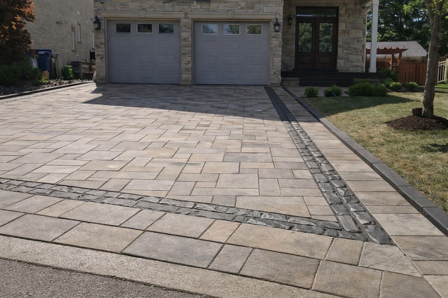  de un proyecto de tipo Entradas a patios y áreas de estacionamiento cerca de Toronto (Área metropolitana de Toronto) por Pinnacle Stone And Design