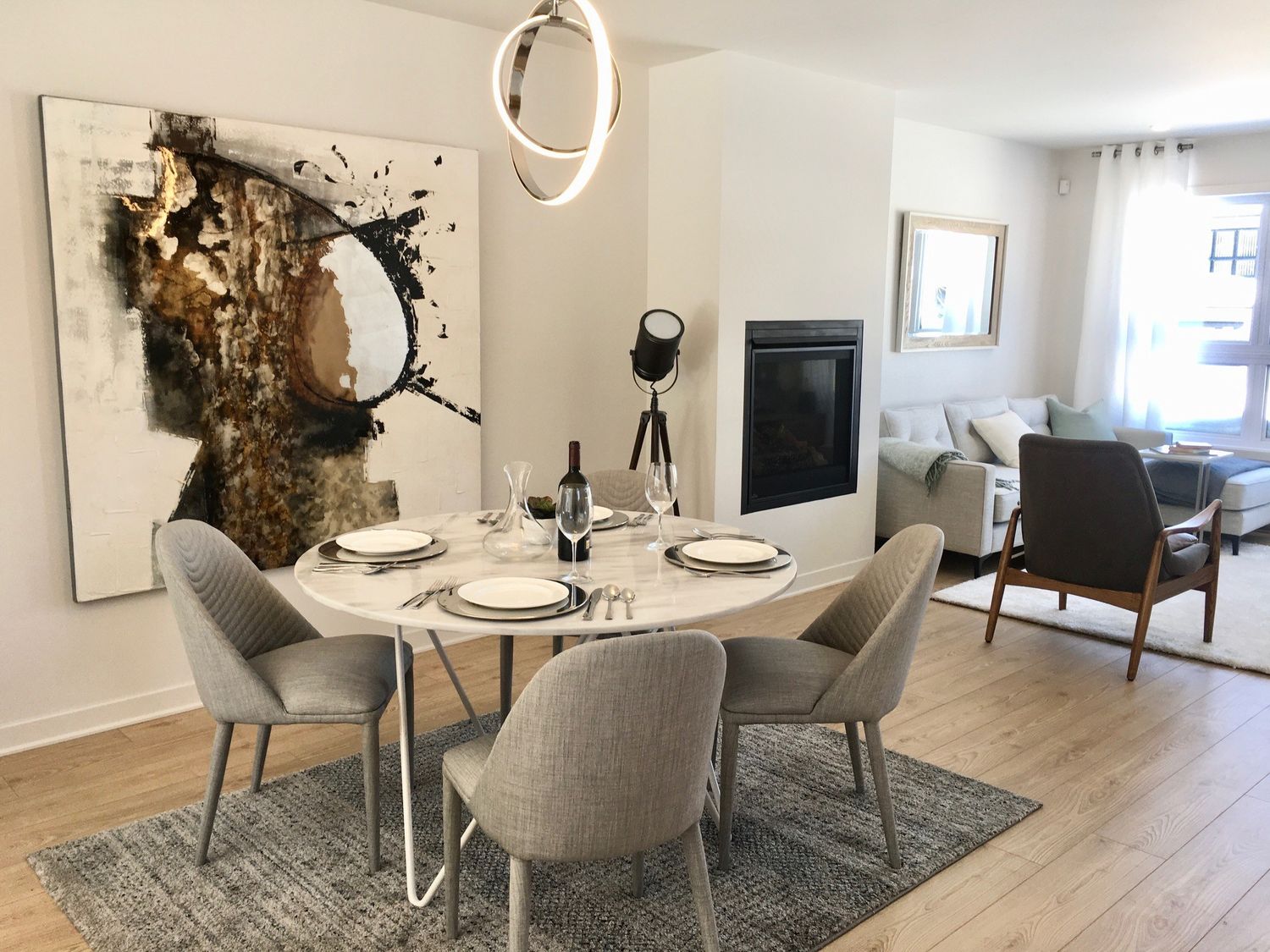 Comedor de un proyecto de tipo Desarrollos inmobiliarios cerca de Saint-Jérôme (Laurentides) por TRÉMÄ