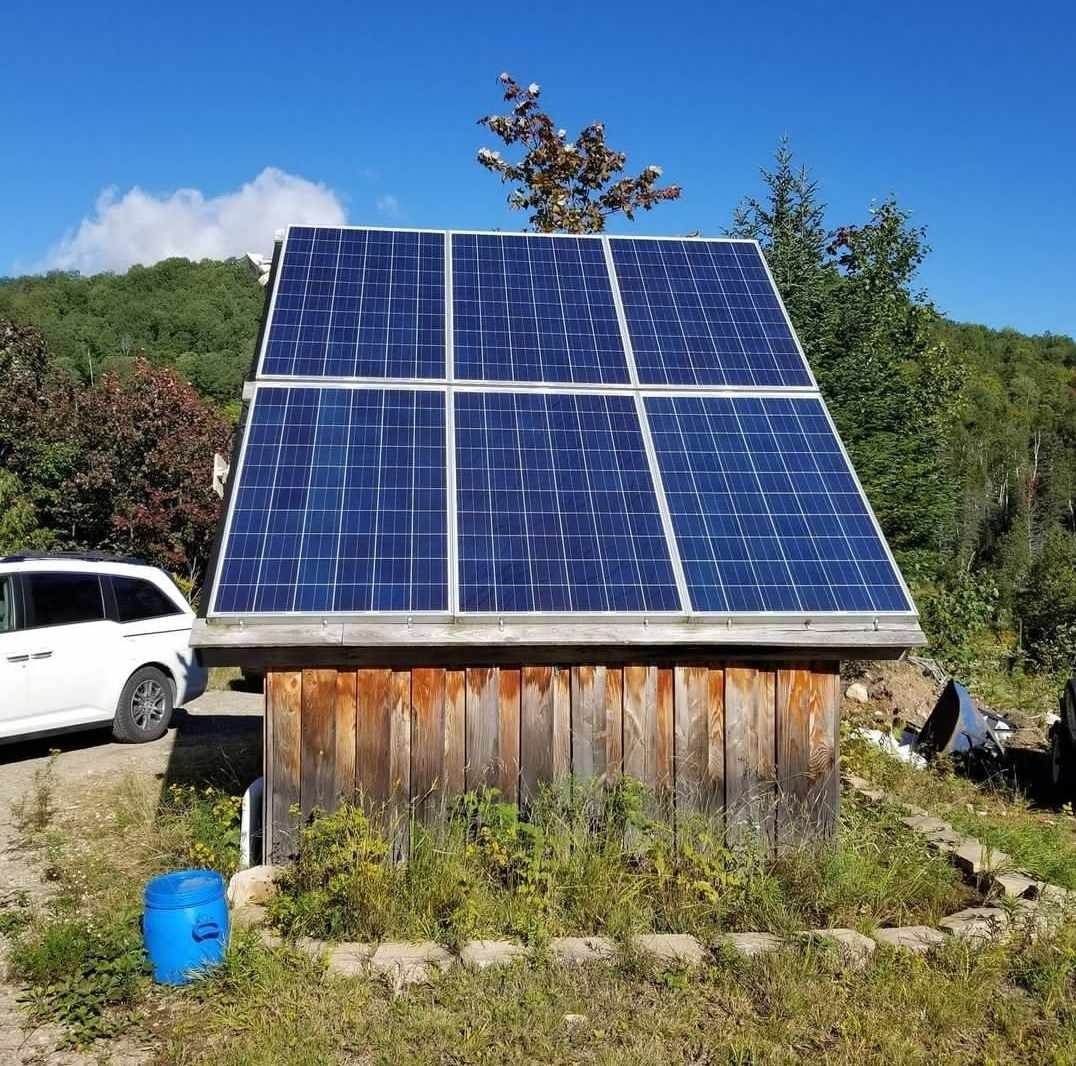 Building mechanicals from a Photovoltaic Solar Panels project near Montreal (Greater Montreal) by Solaire Québec