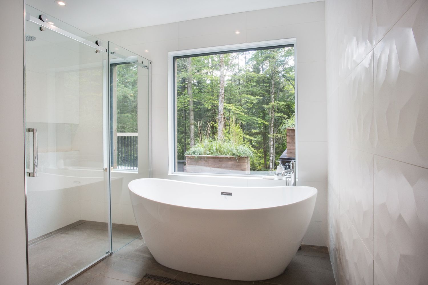 Bathroom from a Single family homes project near Sherbrooke (Estrie) by UrbanEco Construction