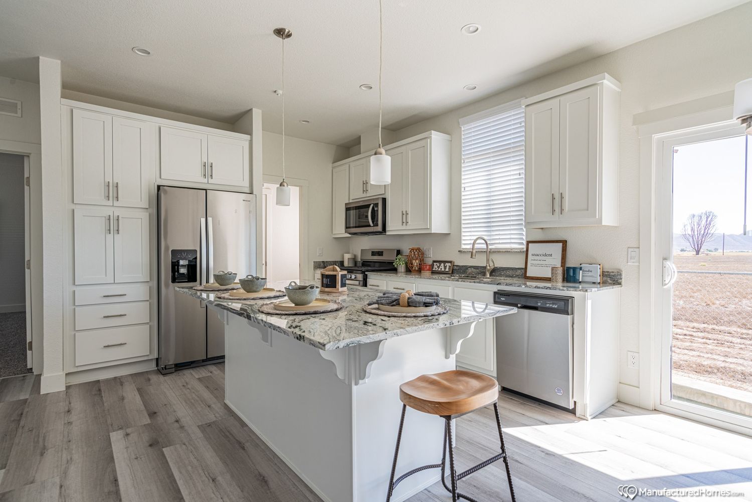 Cocina de un proyecto de tipo Casas Prefabricadas y modulares cerca de San Diego por Ma Williams