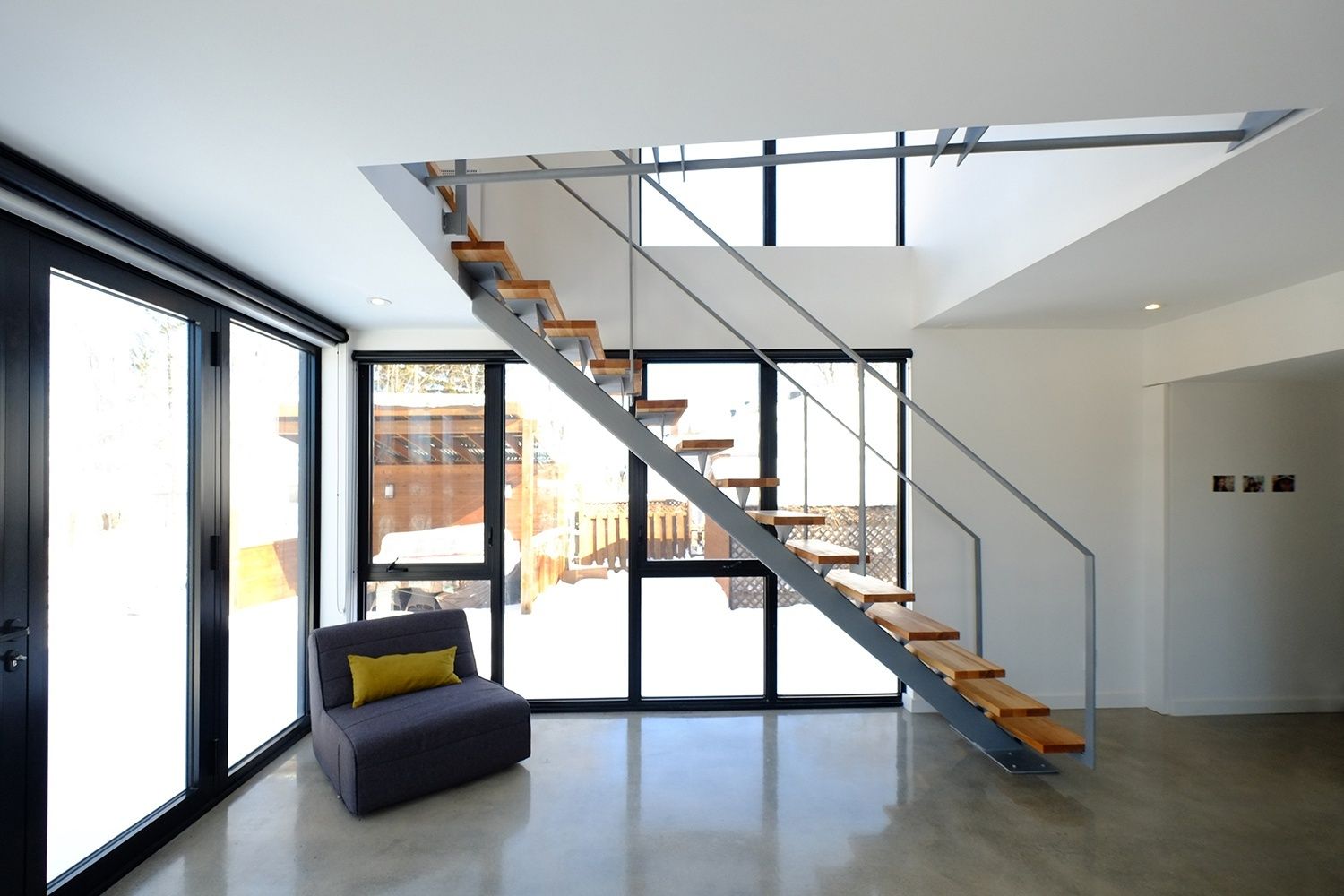 Staircase from a Accessory Dwelling Units (ADUs) project near Saint-Jean-sur-Richelieu (Montérégie) by Rose Architecture