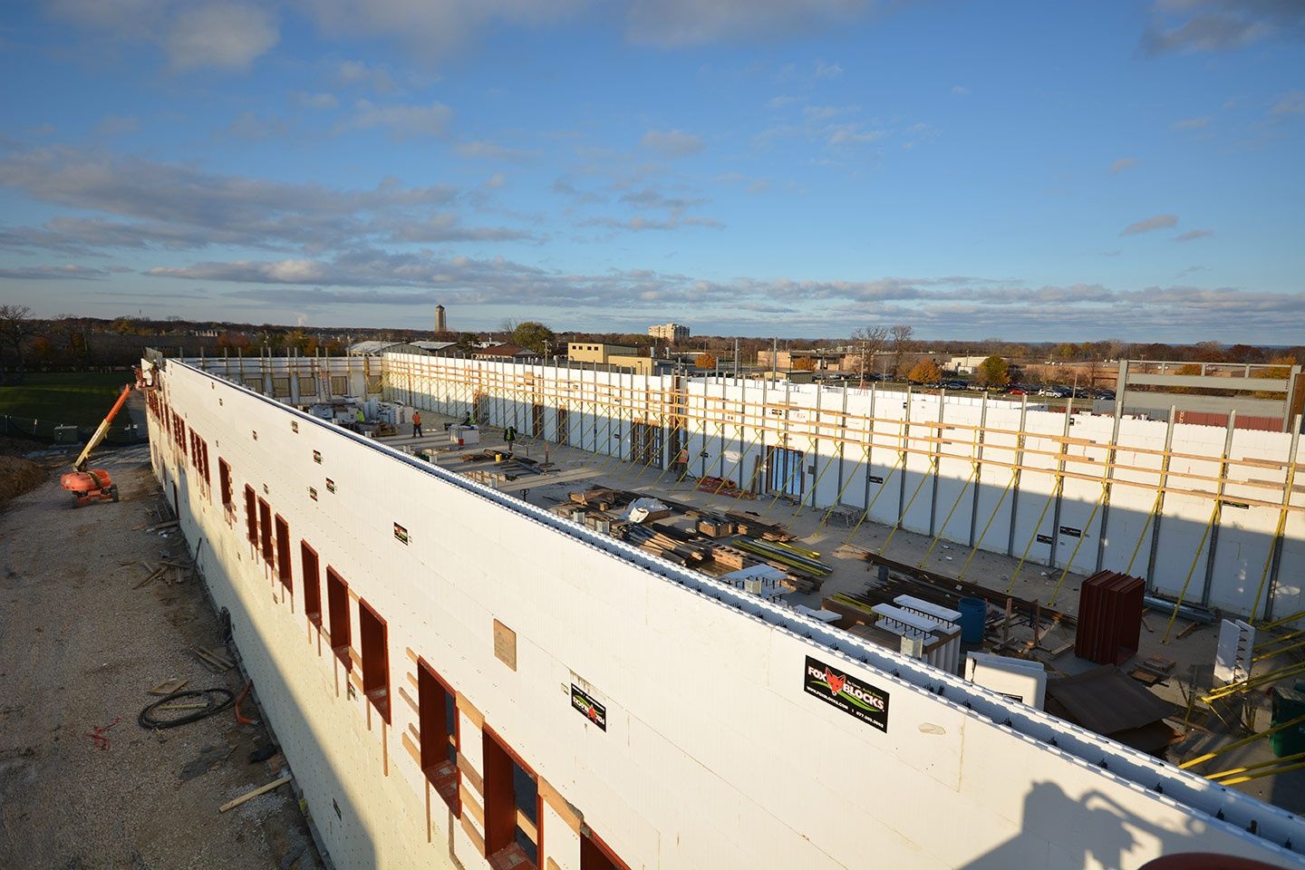 Construcción de muros de un proyecto de tipo Construcción con forma de concreto aislante (ICF) cerca de Springfield - Peoria por Giraffe ICF Bracing Rental & Sales