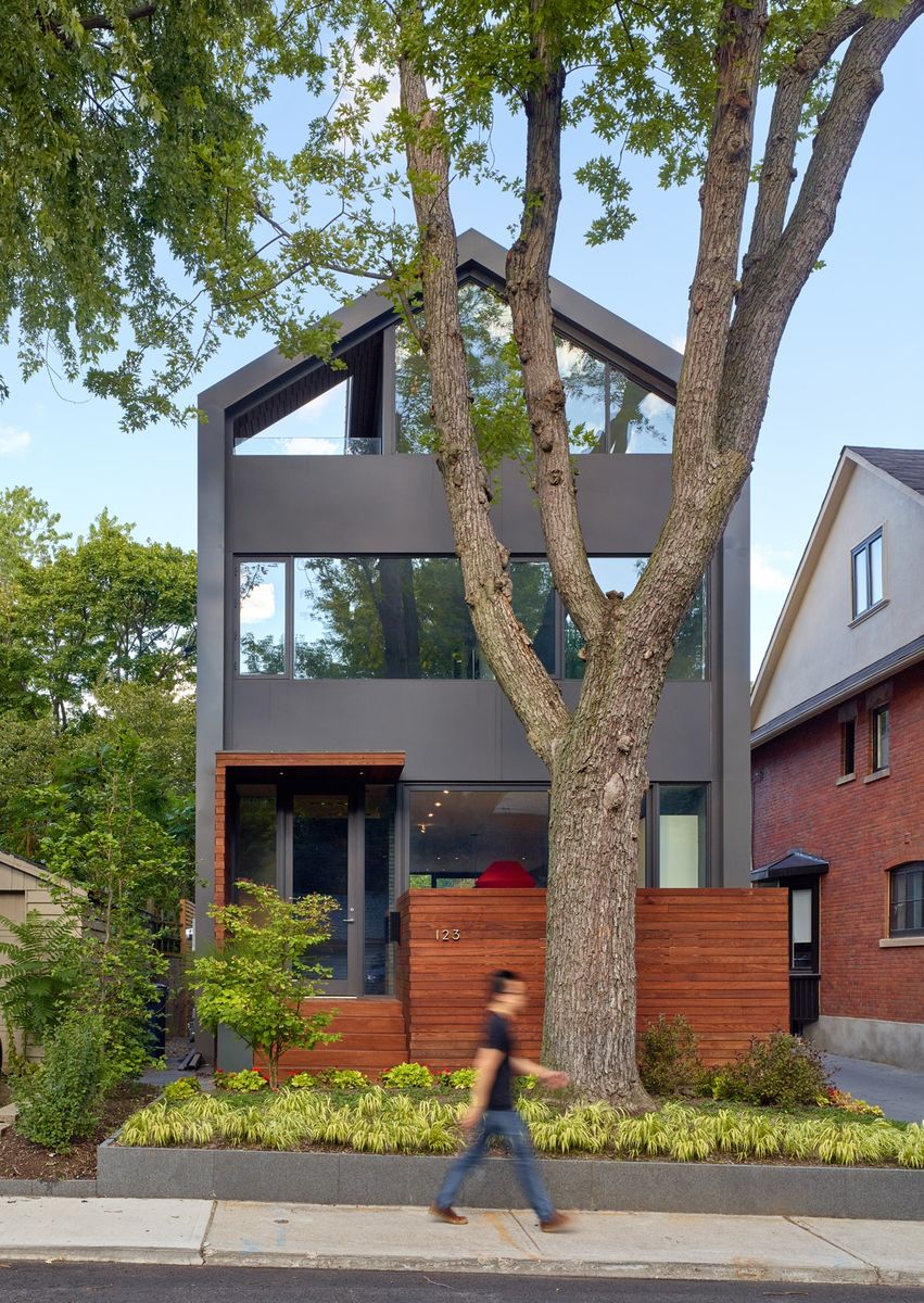 Front Yard from a Single family homes project near Toronto (Greater Toronto) by Dubbeldam Architecture + Design