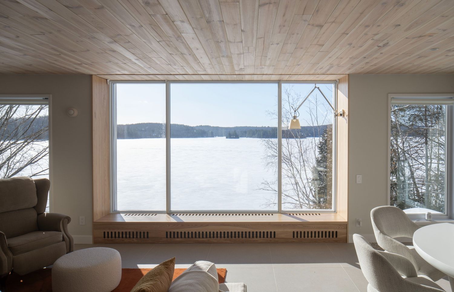  d'un projet de Maisons unifamiliales près de Montréal/Laval/Longueuil (Grand Montréal) de Atelier Schleiss Architectes