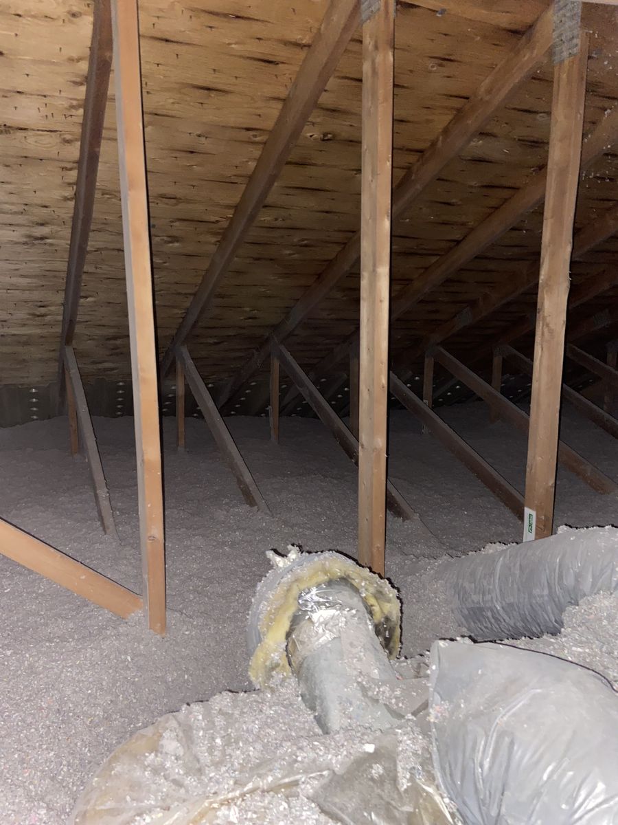 Construcción de interiores de casas de un proyecto de tipo Celulosa soplada cerca de Montreal (Gran Montreal) por QAG Isolation Inc.
