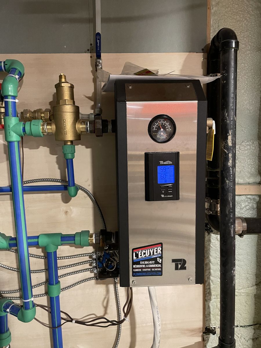 Instalaciones mecánicas de un proyecto de tipo Calentadores de agua cerca de Montreal (Gran Montreal) por Thermo-Rad inc