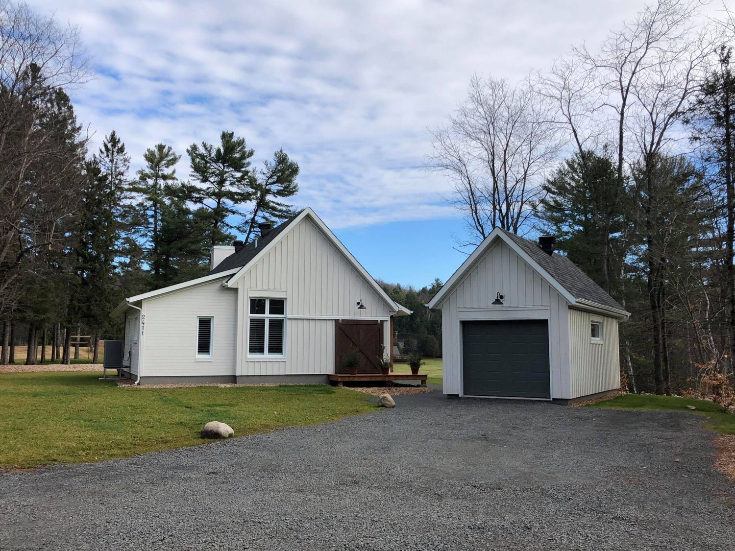 Patio delantero de un proyecto de tipo Desarrollos inmobiliarios cerca de Saint-Jérôme (Laurentides) por Tessar constructions