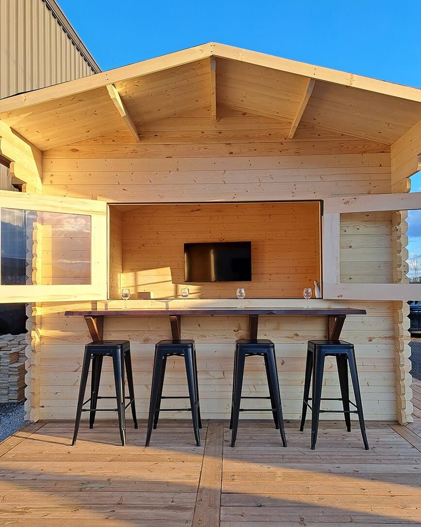 Fachada frontal de un proyecto de tipo Unidades de vivienda accesorias (ADU) cerca de Toronto (Área metropolitana de Toronto) por Bunkie Life