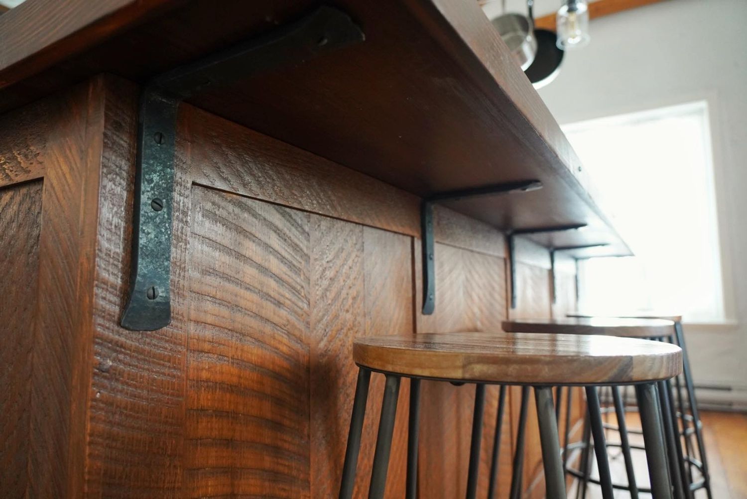 Kitchen from a Kitchen cabinets project near Quebec City - Levis by LE FUTUR ANTÉRIEUR, antiquités, restauration