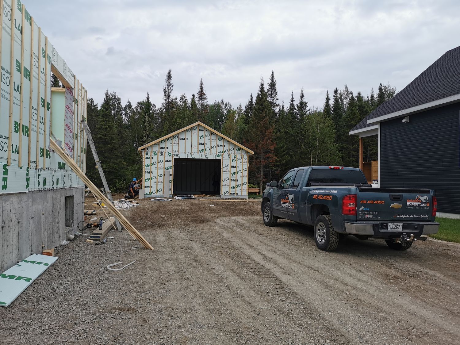 Construcción de exteriores de casas de un proyecto de tipo Viviendas unifamiliares cerca de Saguenay - Lac-Saint-Jean por Solutions Expert SSS