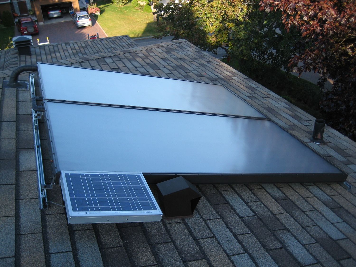 Exterior Finishes from a Solar thermal collectors project near Trois-Rivières (Mauricie) by Guillemette Energies