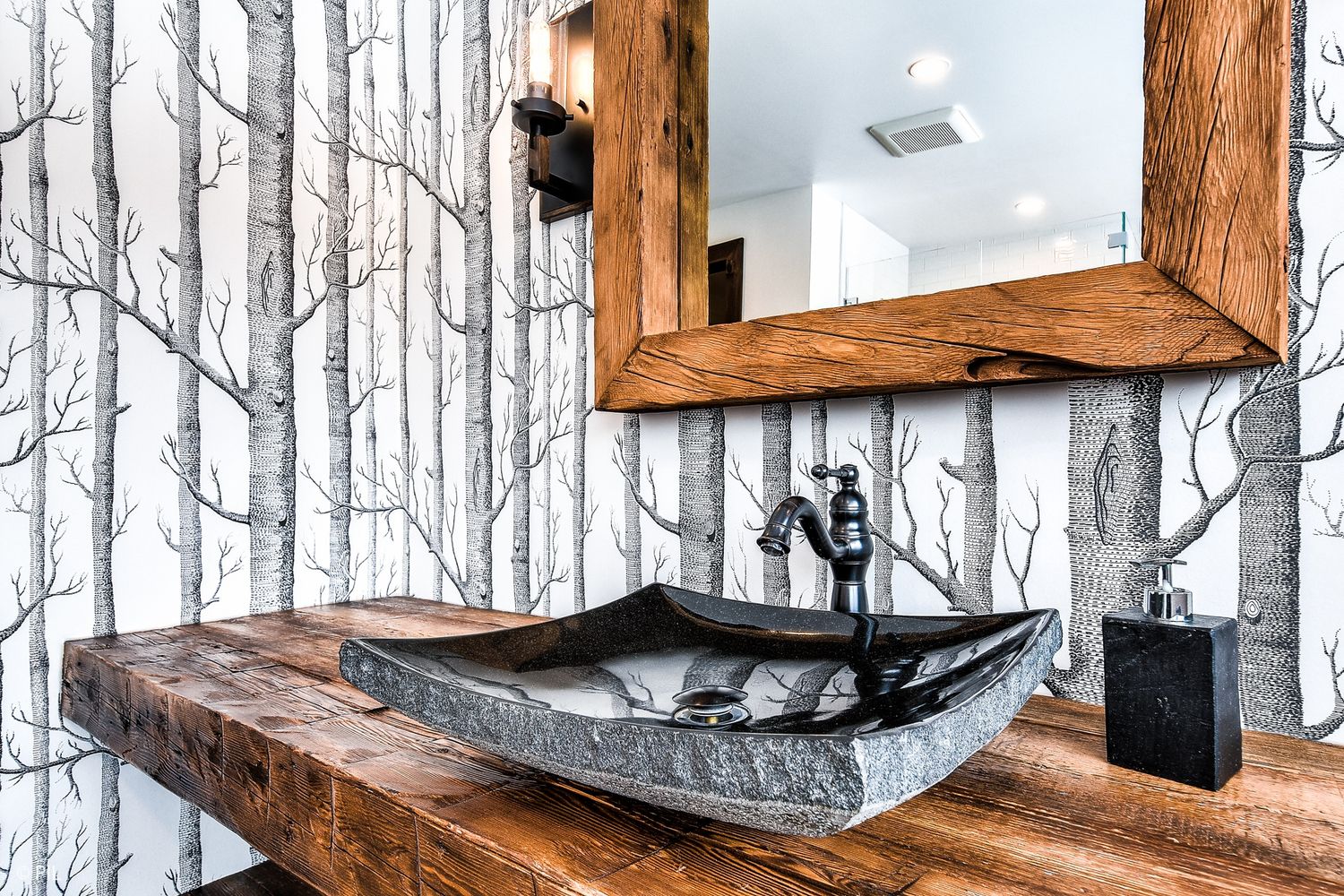 Baño completo de un proyecto de tipo Viviendas unifamiliares cerca de Montreal (Gran Montreal) por Ann