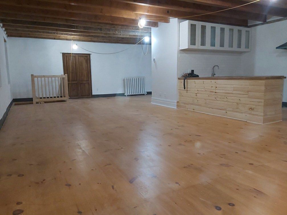 Construcción de interiores de casas de un proyecto de tipo Revestimientos naturales cerca de Montreal (Gran Montreal) por Distribution Tockay Inc