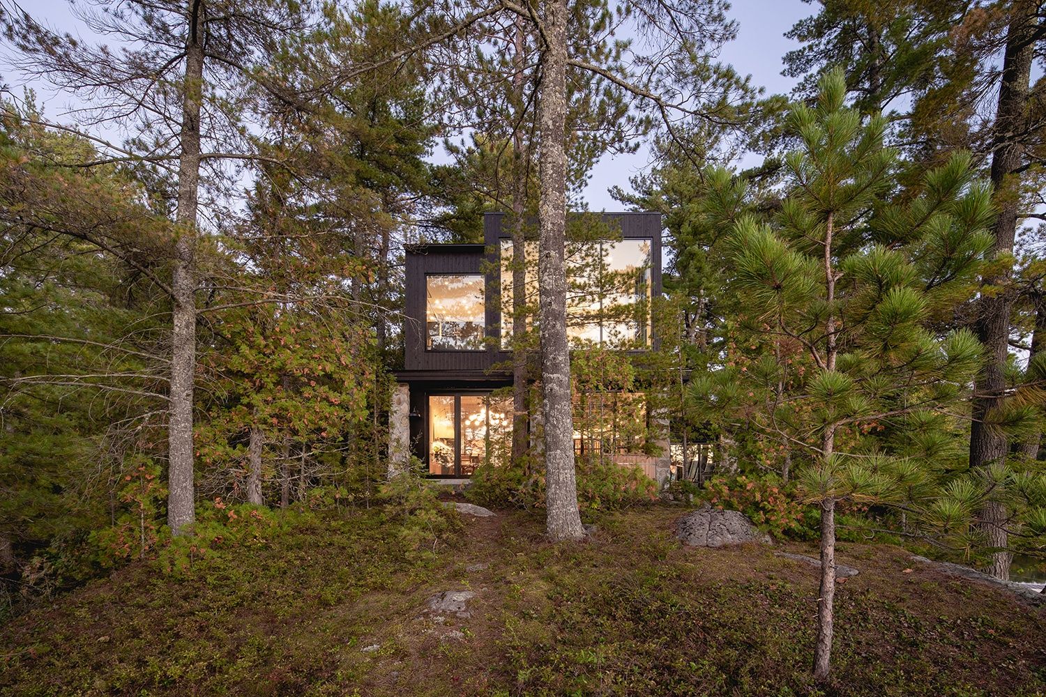 Cour arrière d'un projet de Agrandissements de maison près de Montréal/Laval/Longueuil (Grand Montréal) de Paul Bernier Architecte