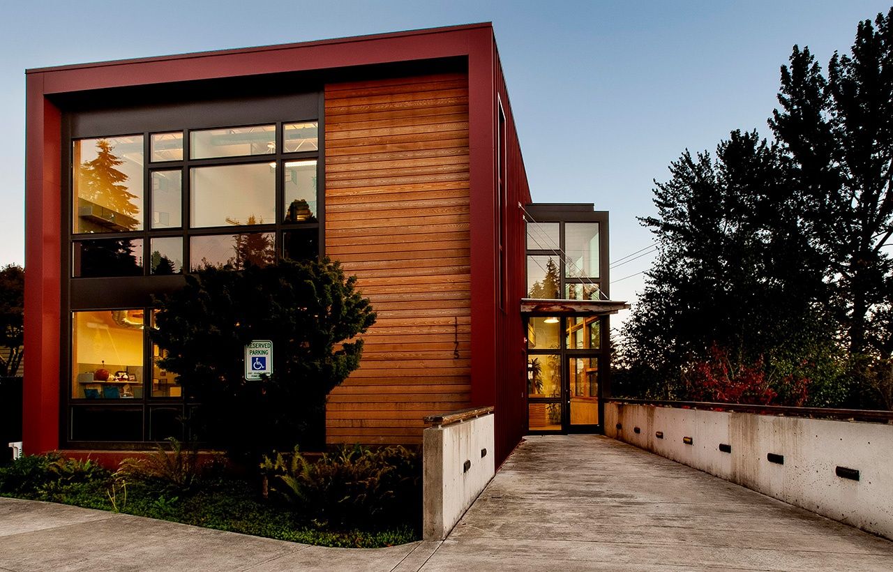 Finition extérieur d'un projet de Bâtiments multi-résidentiels et tours d'habitations près de Seattle - Tacoma - Olympia de Coates Design Inc.