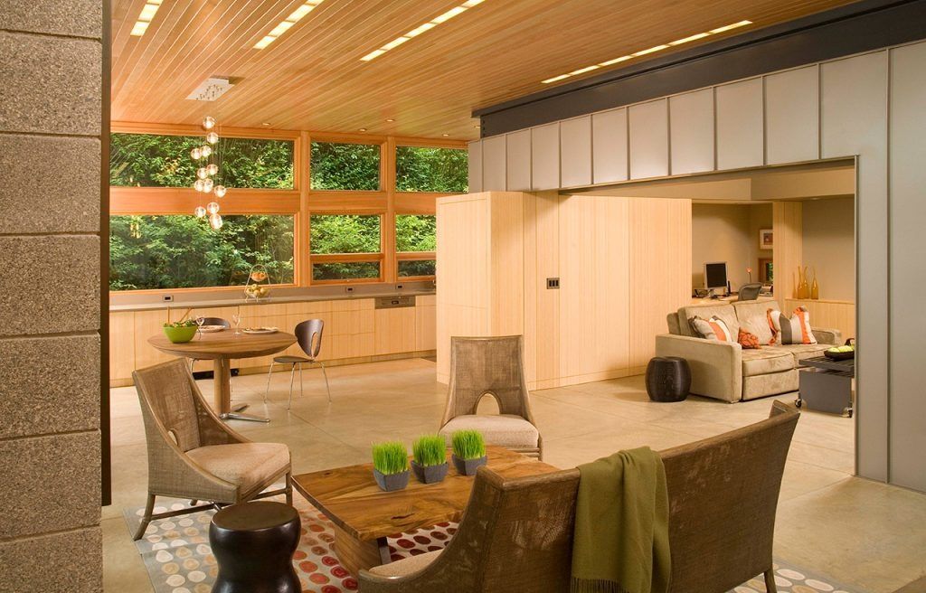 Salón familiar de un proyecto de tipo Viviendas unifamiliares cerca de Spokane por Coates Design Inc.