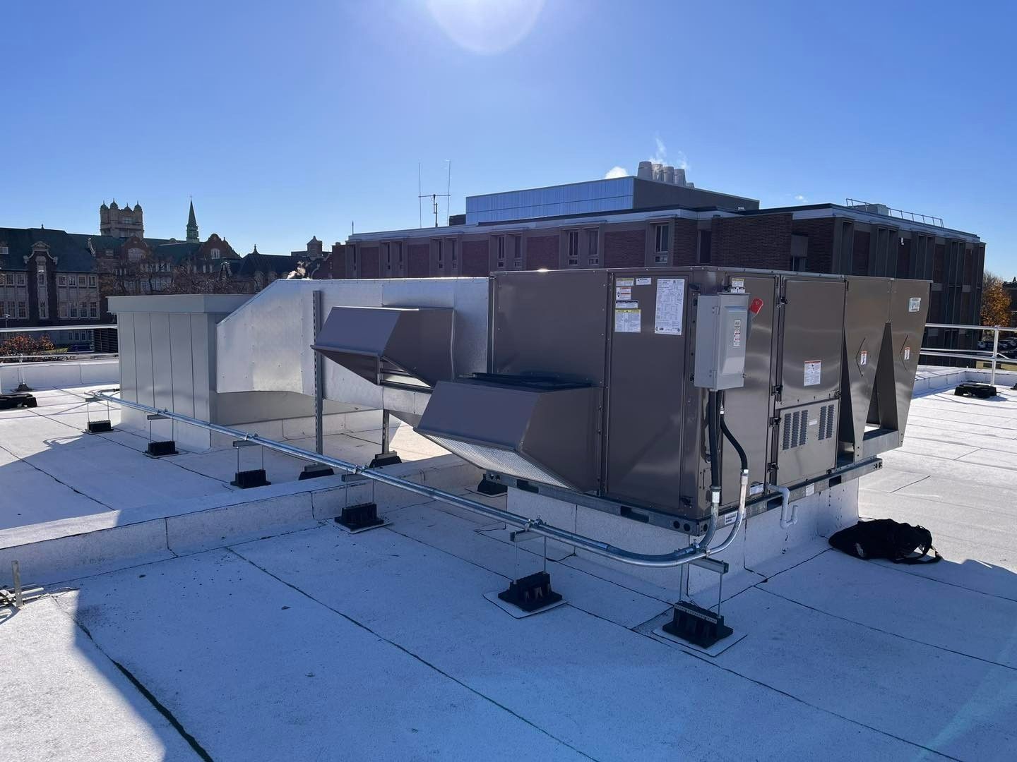 Mécanique du bâtiment d'un projet de Système de chauffage près de Montréal/Laval/Longueuil (Grand Montréal) de Les Industries Perform Air