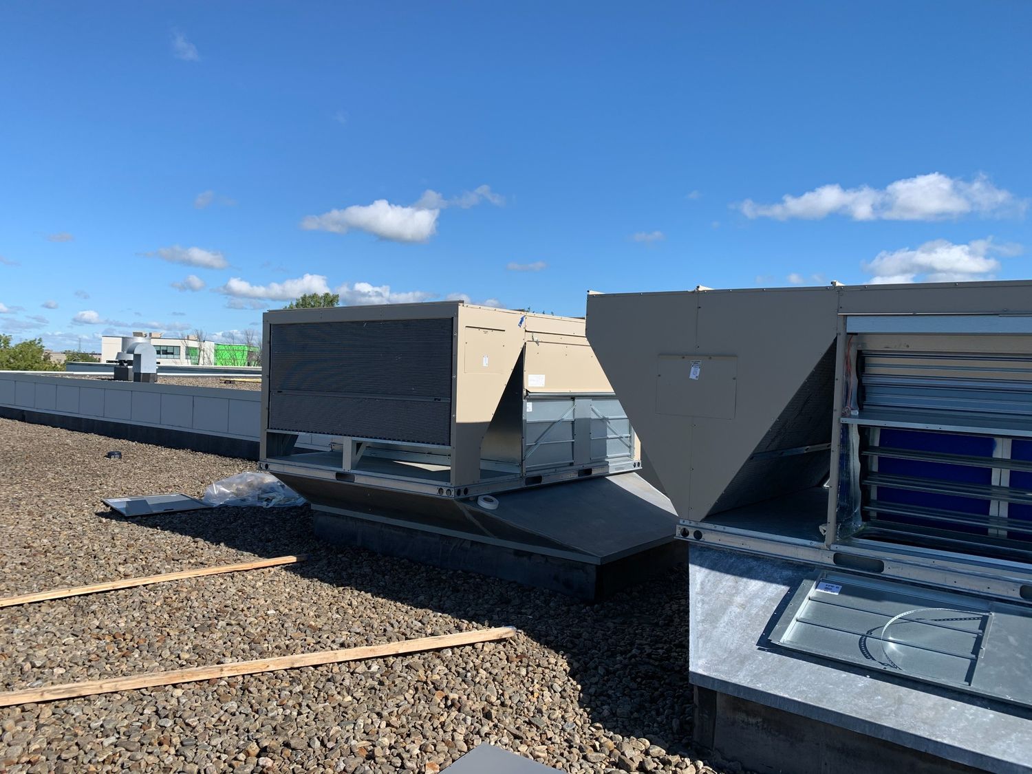Travaux - Extérieur d'un projet de Thermopompes près de Saint-Jean-sur-Richelieu (Montérégie) de S. Air Fortier