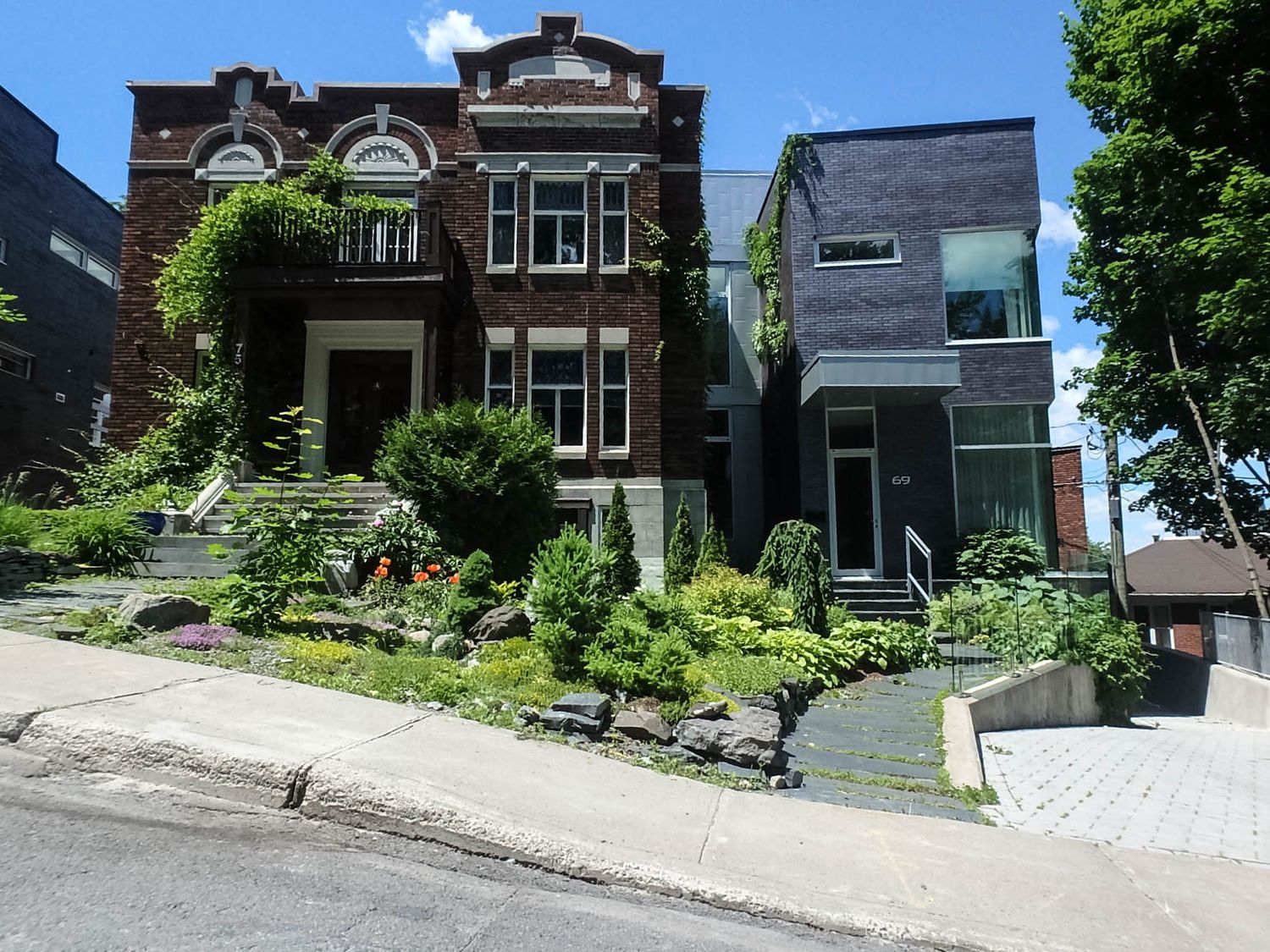Cour avant d'un projet de Condos et logements près de Montréal/Laval/Longueuil (Grand Montréal) de Zaraté Lavigne Architectes