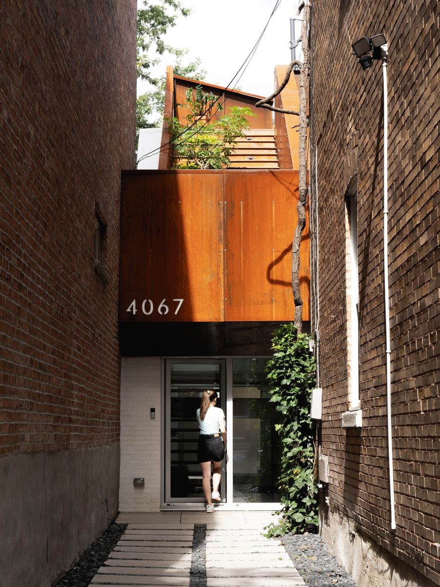 Porch from a Single family homes project near Montreal (Greater Montreal) by Paul Bernier Architecte