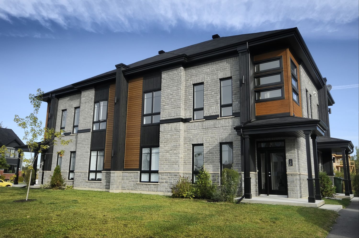 Façade avant d'un projet de Fenêtres près de Drummondville/Victoriaville (Centre-du-Québec) de Vaillancourt Portes et Fenêtres