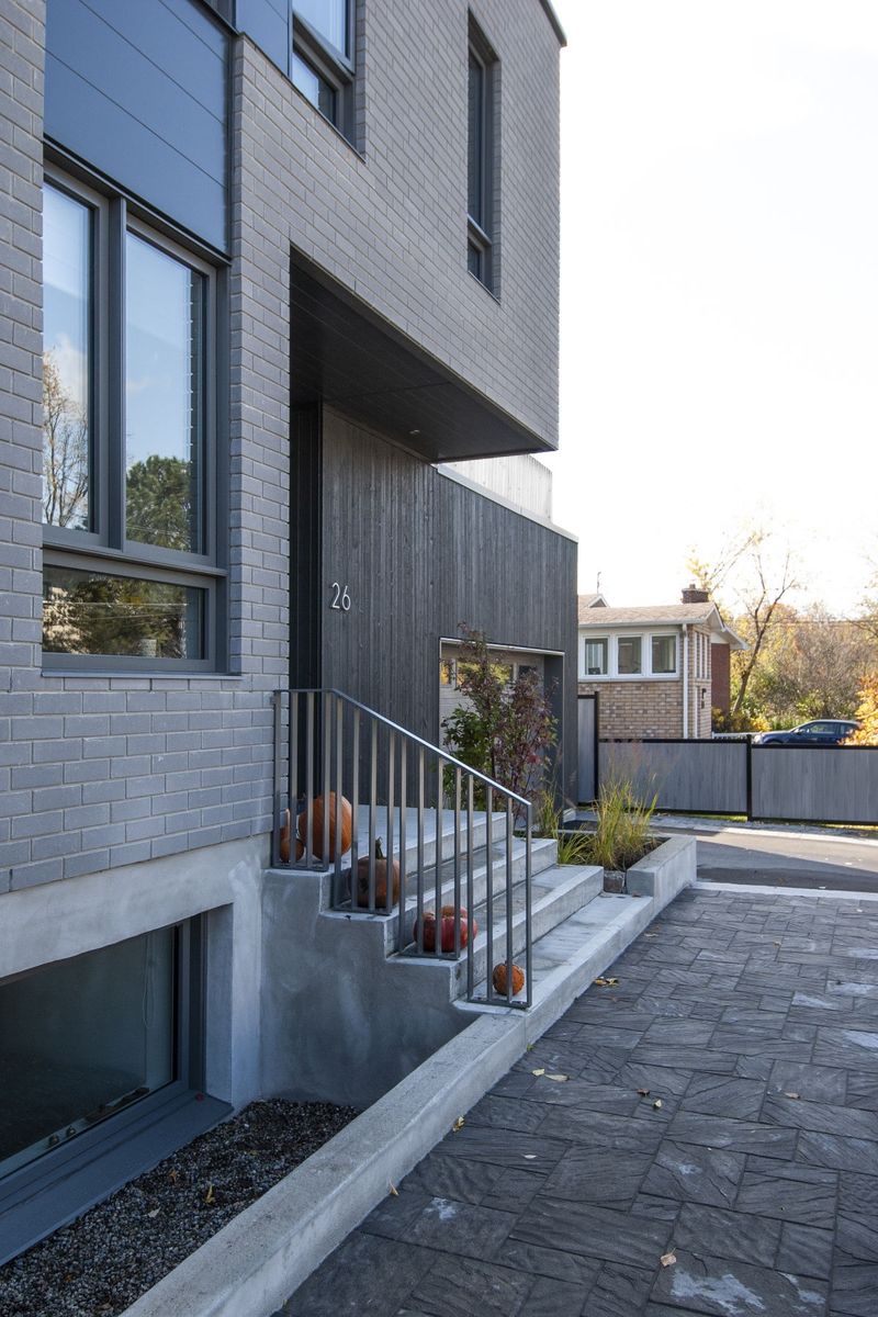 Porch from a Single family homes project near Ottawa by PARA-SOL