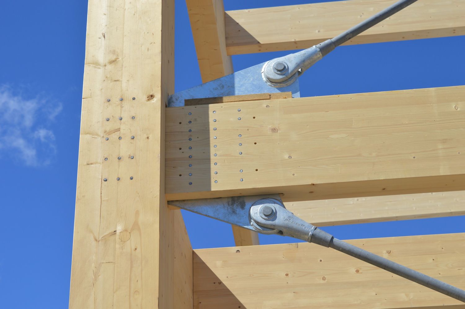 Wall Construction from a Glulam Structures project near Saint-Jerome (Laurentides) by Ambiance Bois Structure
