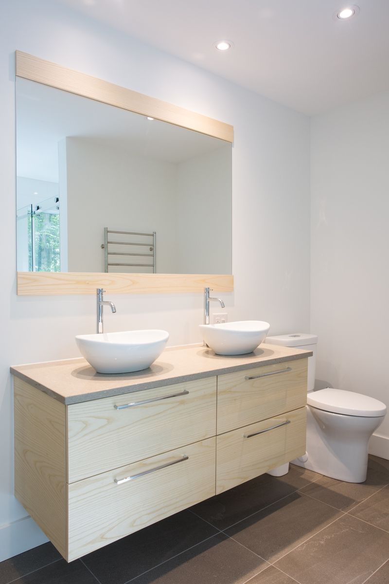 Bathroom from a Single family homes project near Sherbrooke (Estrie) by UrbanEco Construction