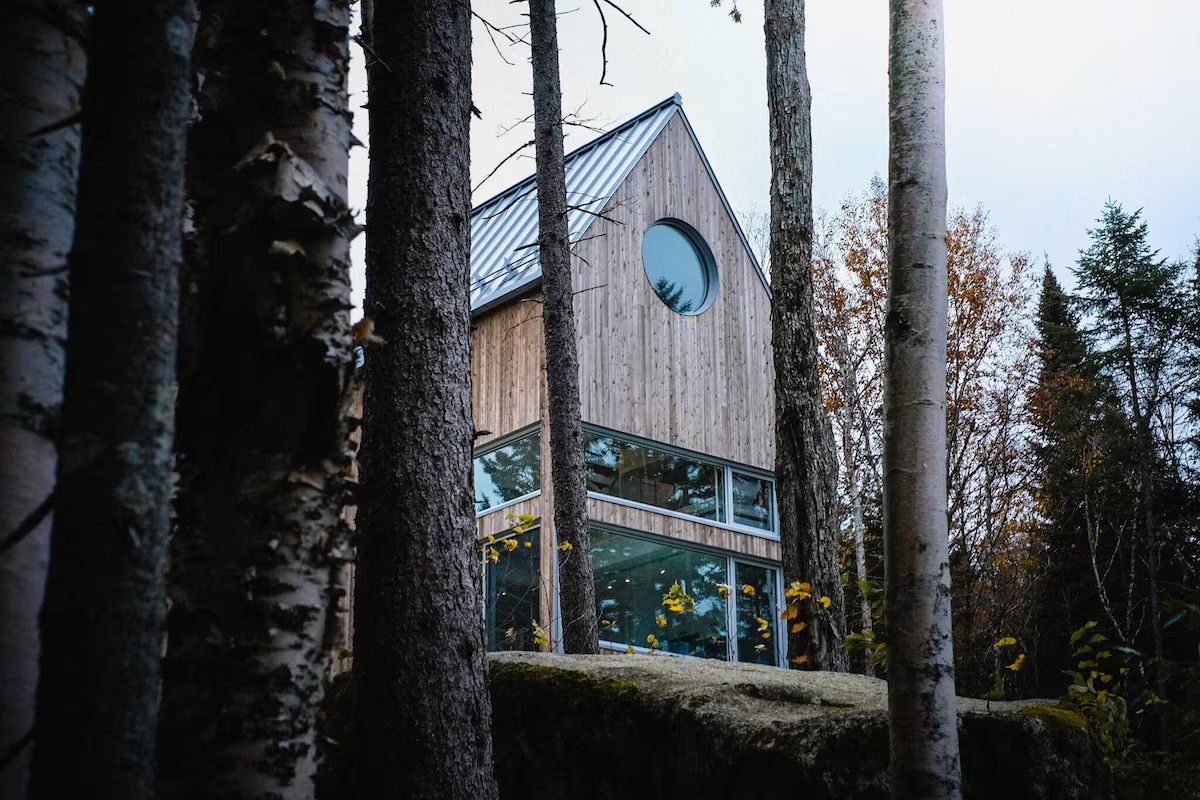 Façade avant d'un projet de Mini et micro-maisons près de Québec/Lévis (Ville de Québec) de Julie Poisson architecte