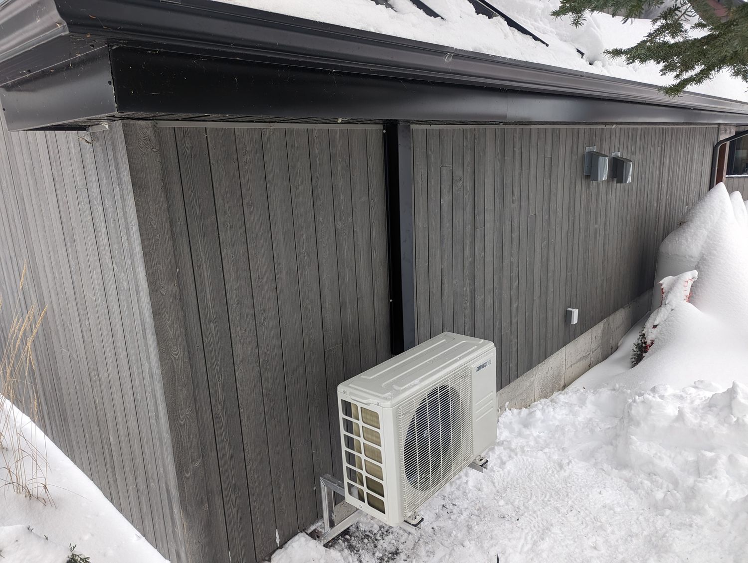 Building mechanicals from a Heat pumps project near Rimouski (Bas-Saint-Laurent) by THERMO THERIAULT INC