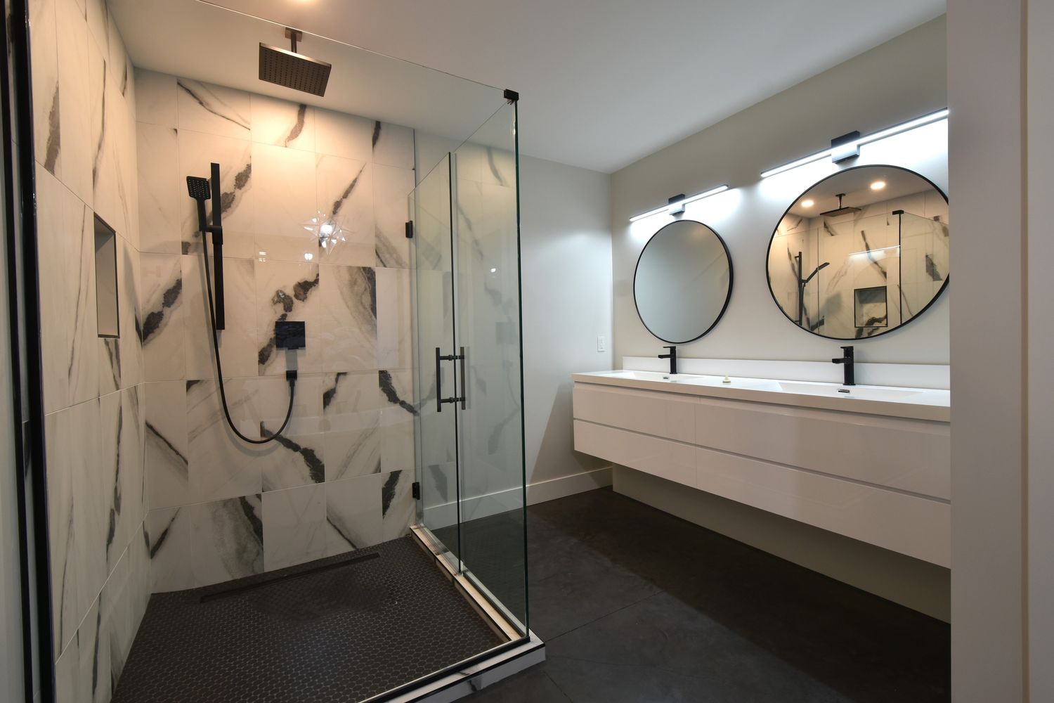 Salle de bain d'un projet de Maisons unifamiliales près de Kelowna - Okanagan de Hemlock homes