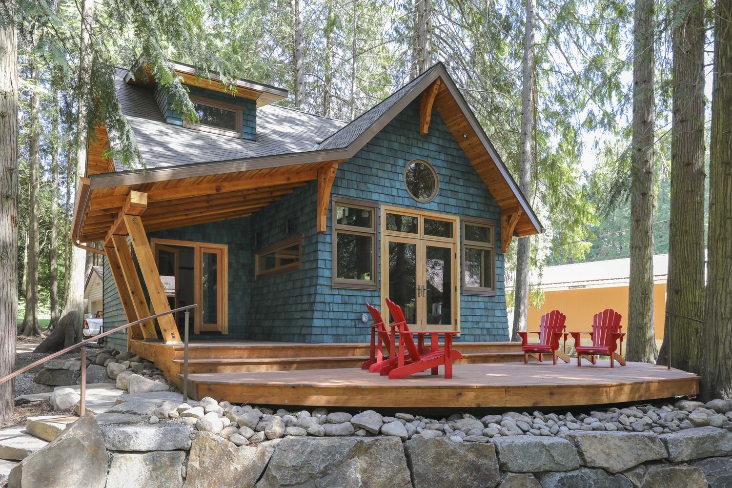 Fachada frontal de un proyecto de tipo Viviendas unifamiliares cerca de Kelowna - Okanagan por Hemlock homes