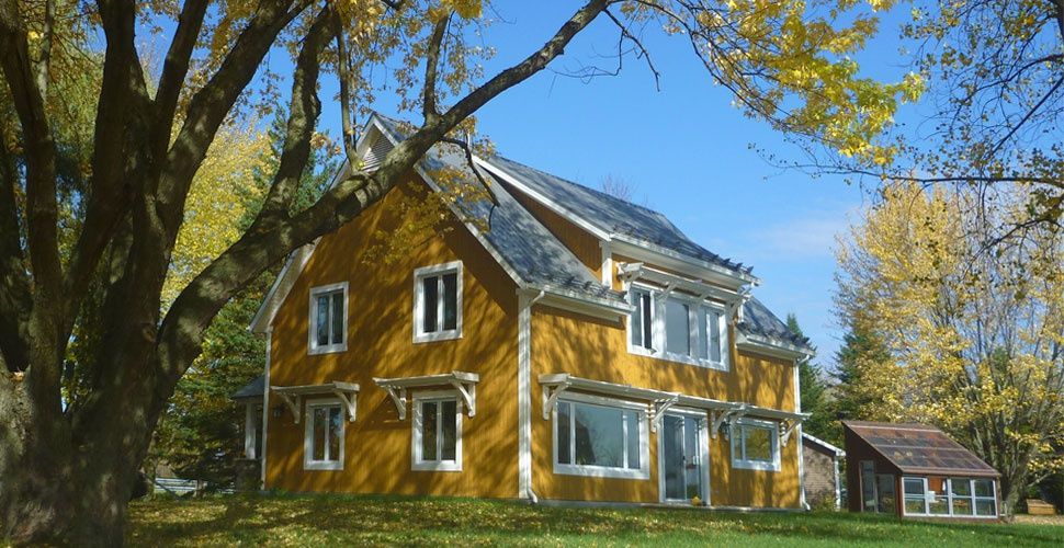 Fachada frontal de un proyecto de tipo Viviendas unifamiliares cerca de Drummondville (Centre-du-Québec) por McClure Construction