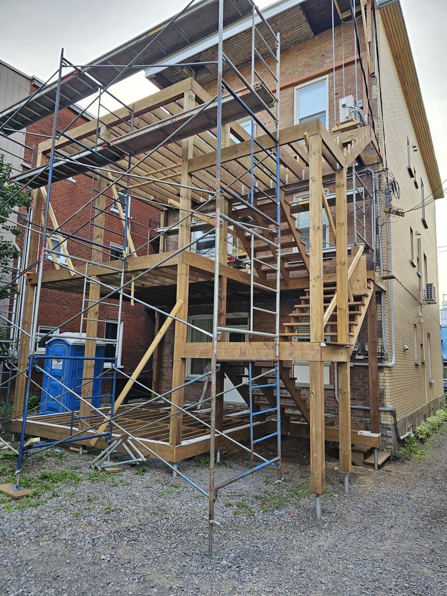 Construcción de exteriores de casas de un proyecto de tipo Terrazas cerca de Ciudad de Quebec - Lévis por i9 construction