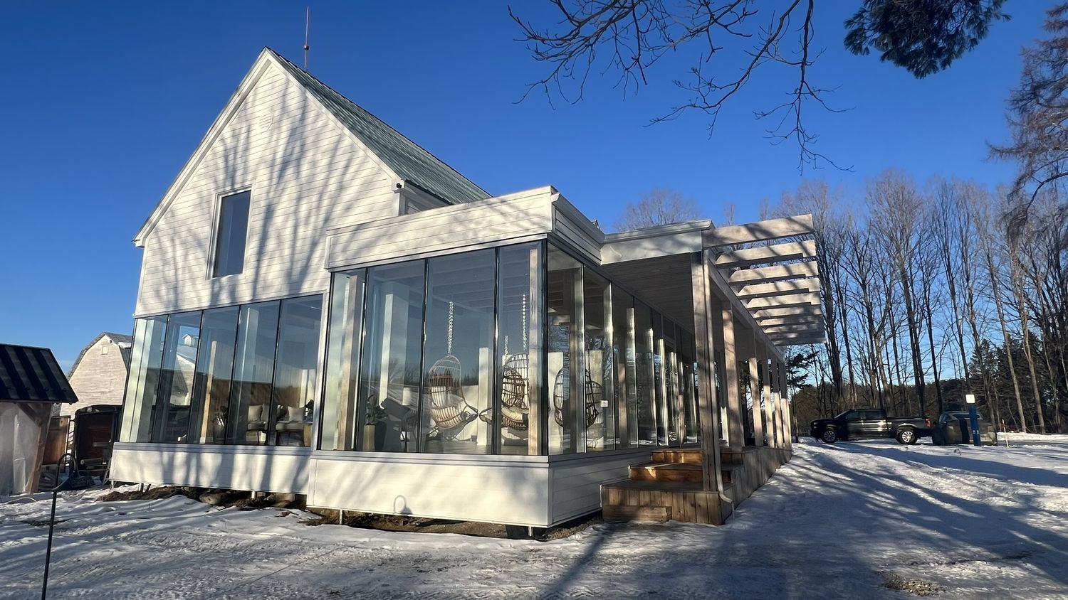 Veranda & Sunroom from a Home extensions project near Sherbrooke (Estrie) by Constructif Inc.