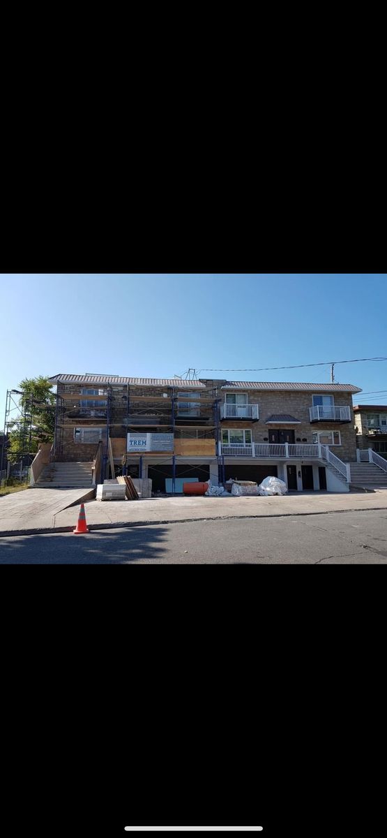 Construcción de exteriores de casas de un proyecto de tipo Muros de ladrillo cerca de Montreal (Gran Montreal) por Trem Construction Inc