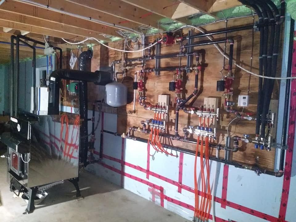 Salle mécanique d'un projet de Chaudières à eau chaude près de Trois-Rivières/Shawinigan (Mauricie) de Guillemette Energies